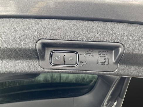 Used 2022 Ford Explorer XLT w/ Equipment Group 202A image 14