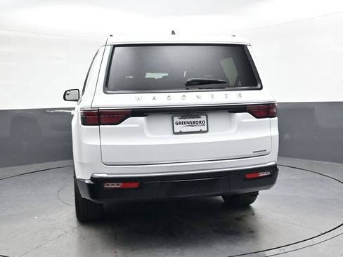 Used 2024 Jeep Wagoneer Series II image 5