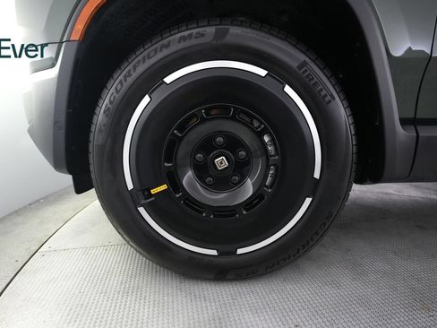 Used 2025 Rivian R1S Adventure AWD/4WD image 19