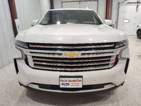 Used 2023 Chevrolet Suburban High Country AWD/4WD image 3
