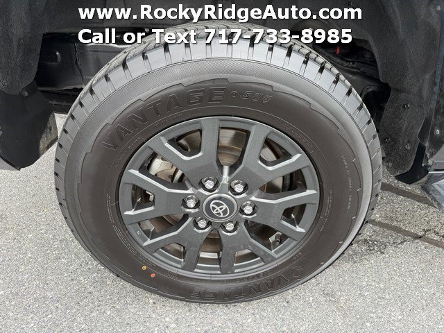 Used 2025 Toyota 4Runner SR5 AWD/4WD image 13