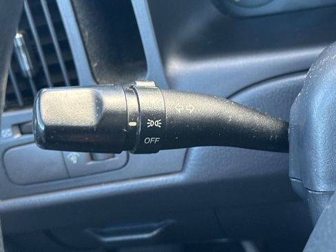 Used 2004 Hyundai Elantra GLS image 25