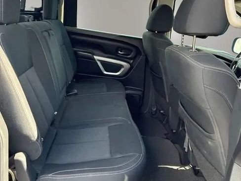 Used 2019 Nissan Titan SV AWD/4WD image 13