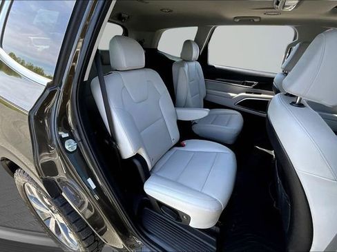 Used 2022 Kia Telluride S image 24