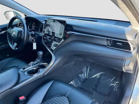 Used 2022 Toyota Camry SE w/ Carpet Mat Package (TMS) AWD/4WD image 26