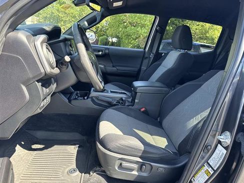 Used 2022 Toyota Tacoma TRD Sport w/ Technology Package AWD/4WD image 34