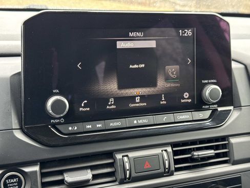 Used 2024 Nissan Pathfinder S image 9