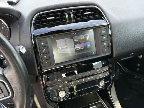 Used 2017 Jaguar XE image 27