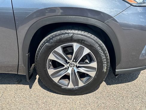 Used 2020 Toyota Highlander XLE AWD/4WD image 47