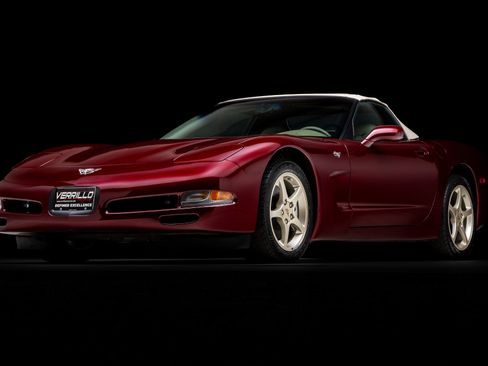 Used 2003 Chevrolet Corvette 50th Anniversary Edition w/ Preferred Equipment Group1 image 10