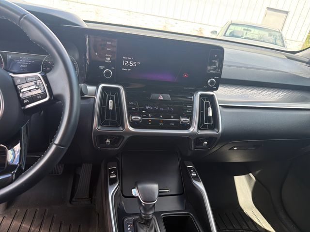 Used 2023 Kia Sorento S w/ Panoramic Sunroof Package FWD image 18