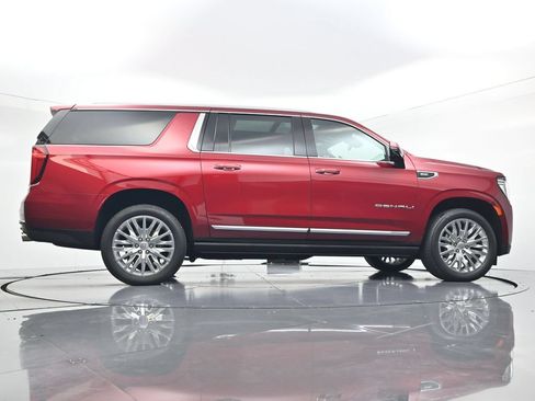Used 2023 GMC Yukon XL Denali AWD/4WD image 30