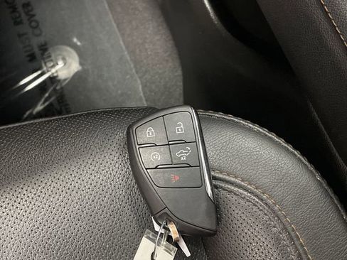 Used 2023 GMC Sierra 1500 AT4 image 32