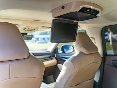 Used 2021 Toyota Highlander XLE image 18