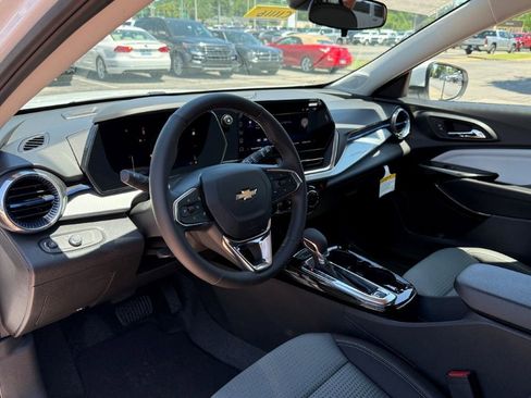 New 2026 Chevrolet Trax LT FWD image 9