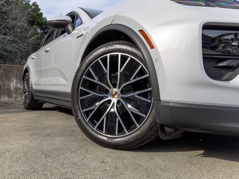 Certified 2024 Porsche Macan 4 Electric image 14