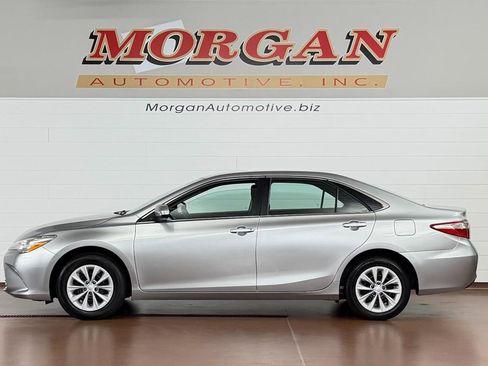 Used 2017 Toyota Camry LE FWD image 6