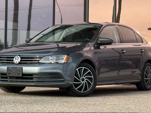Used 2017 Volkswagen Jetta S image 2