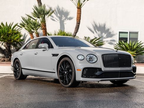 Used 2022 Bentley Flying Spur V8 image 11