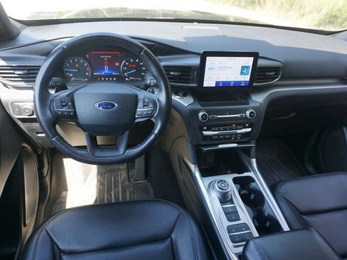 Used 2020 Ford Explorer XLT w/ Equipment Group 202A RWD image 5