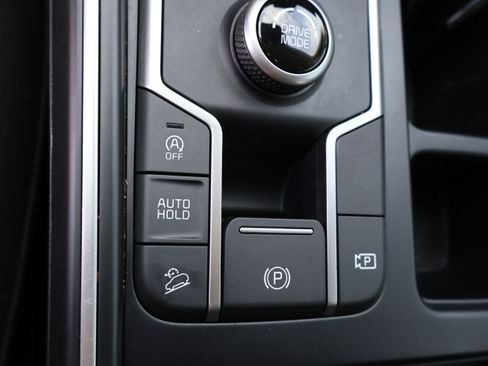 Used 2024 Kia Sorento LX FWD image 31