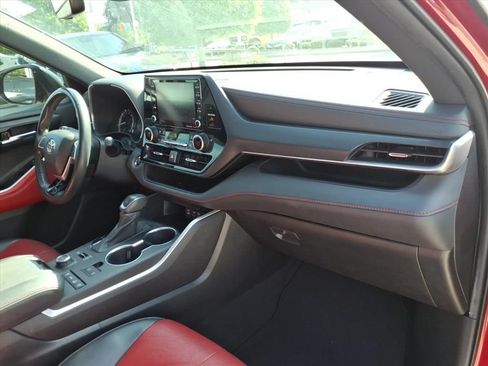 Used 2022 Toyota Highlander XSE AWD/4WD image 16