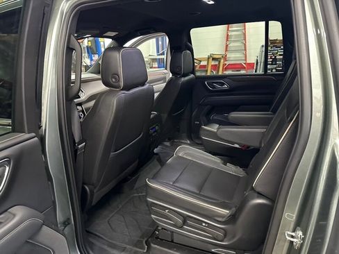 Used 2023 Chevrolet Suburban Premier image 15