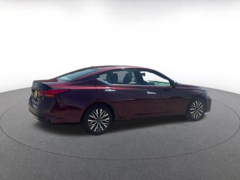 Used 2025 Nissan Altima 2.5 SV FWD image 14