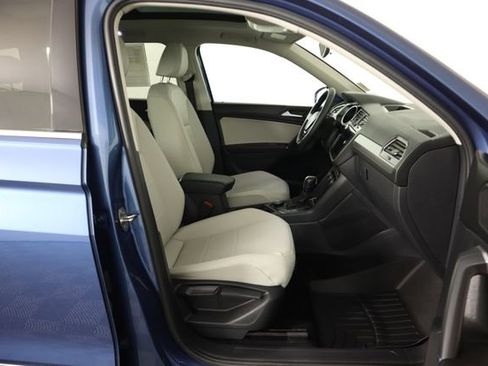 Used 2020 Volkswagen Tiguan SE w/ Panoramic Sunroof Package image 59
