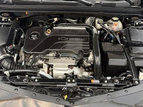 Used 2018 Chevrolet Malibu LT w/ Driver Confidence Package FWD image 8