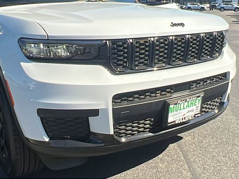 New 2025 Jeep Grand Cherokee L Laredo image 10