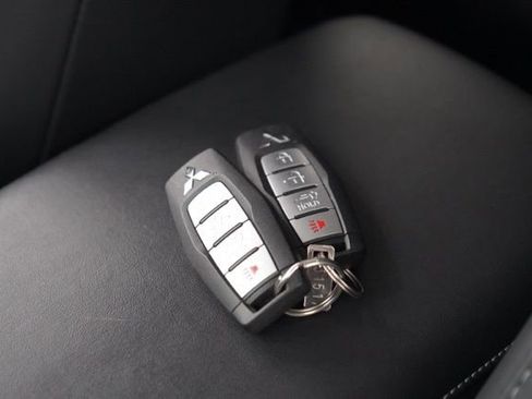 Used 2024 Mitsubishi Outlander SE image 36