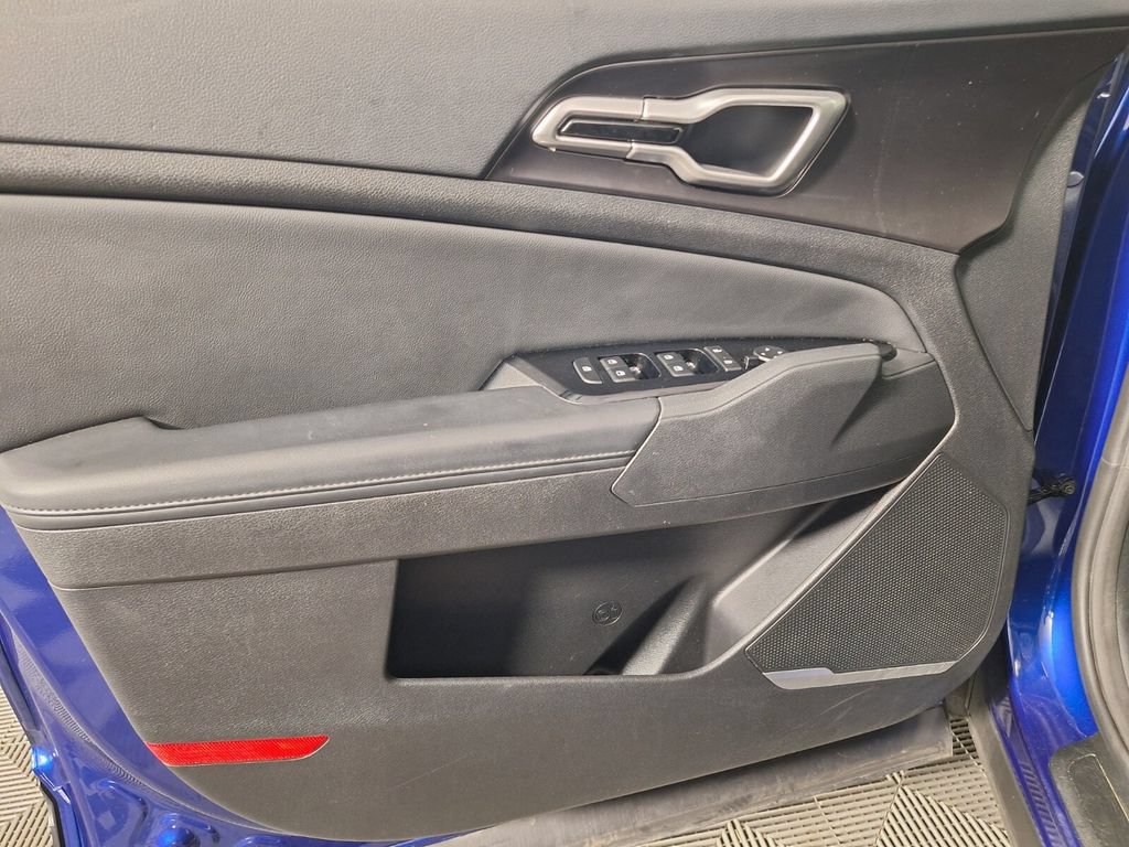 Used 2025 Kia Sportage EX FWD image 31