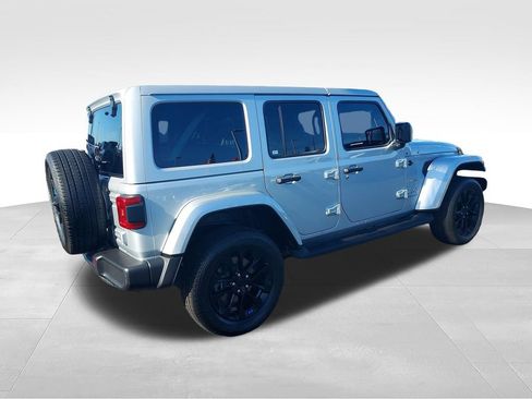 Used 2023 Jeep Wrangler Unlimited Sahara w/ Cold Weather Group AWD/4WD image 5
