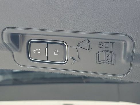 Used 2021 Ford Explorer XLT w/ Equipment Group 202A AWD/4WD image 10
