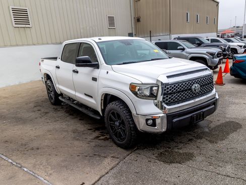 Used 2018 Toyota Tundra SR5 image 5