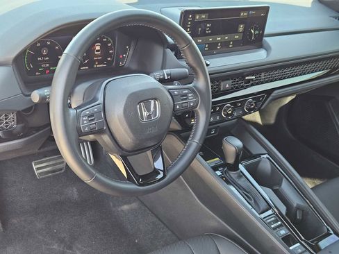 Used 2025 Honda Accord Sport image 2