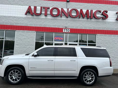 Used 2017 GMC Yukon XL Denali AWD/4WD image 3