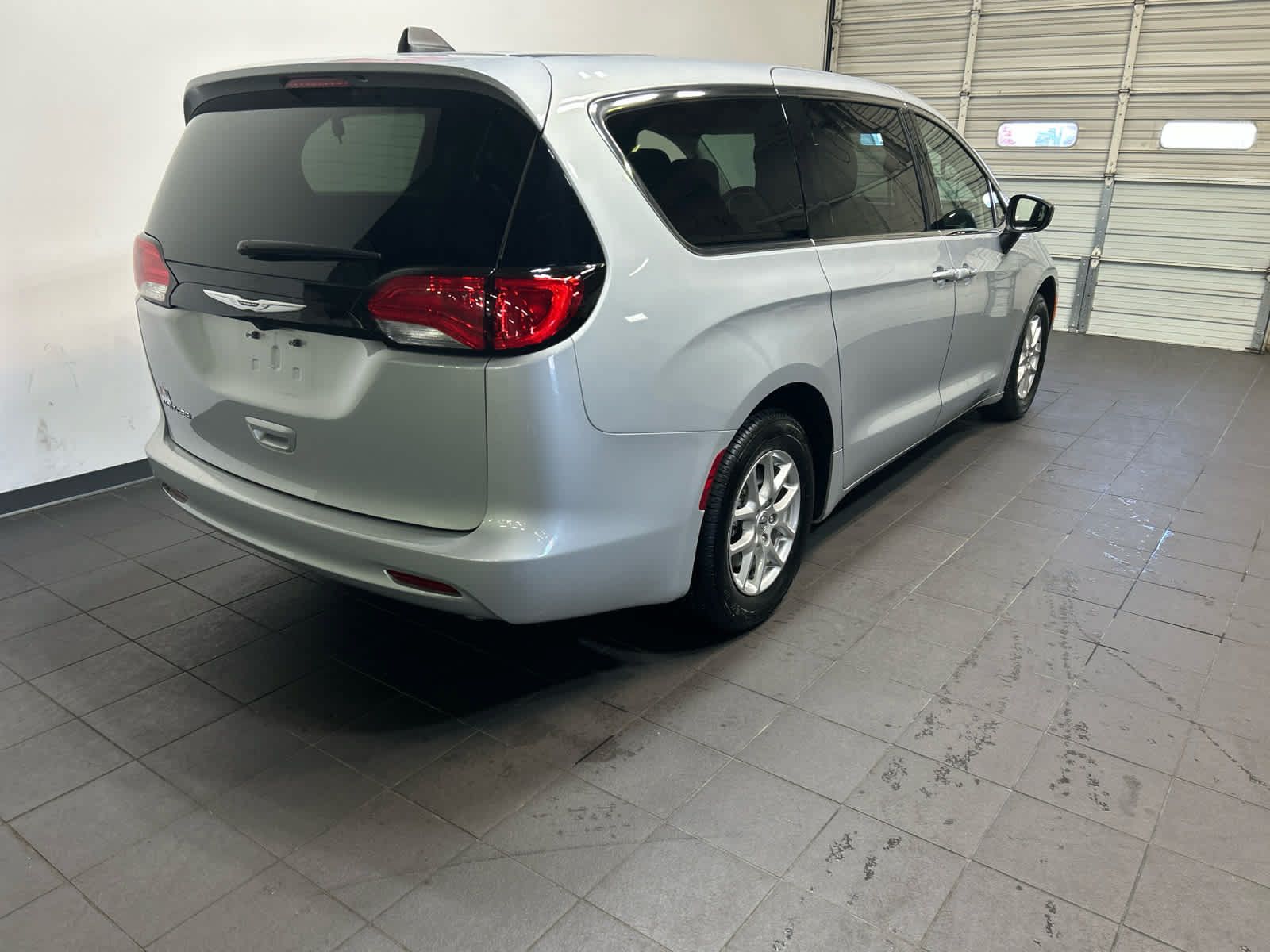 Used 2024 Chrysler Voyager LX FWD image 3