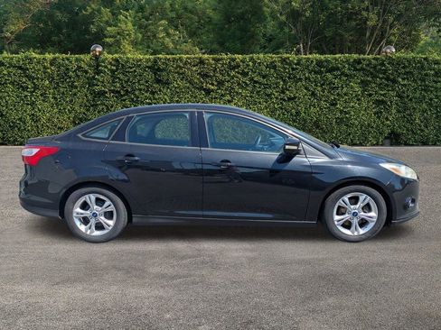 Used 2014 Ford Focus SE w/ SE Winter Package image 3