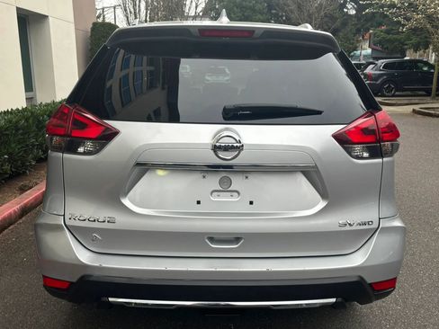Used 2017 Nissan Rogue SV w/ SV Premium Package image 4
