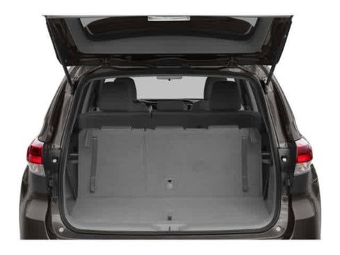 Used 2019 Toyota Highlander LE image 11