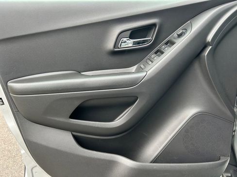 Used 2022 Chevrolet Trax LT w/ Driver Confidence Package image 22