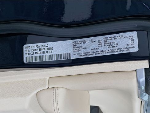 Used 2023 Jeep Grand Cherokee 4WD 4xe image 12