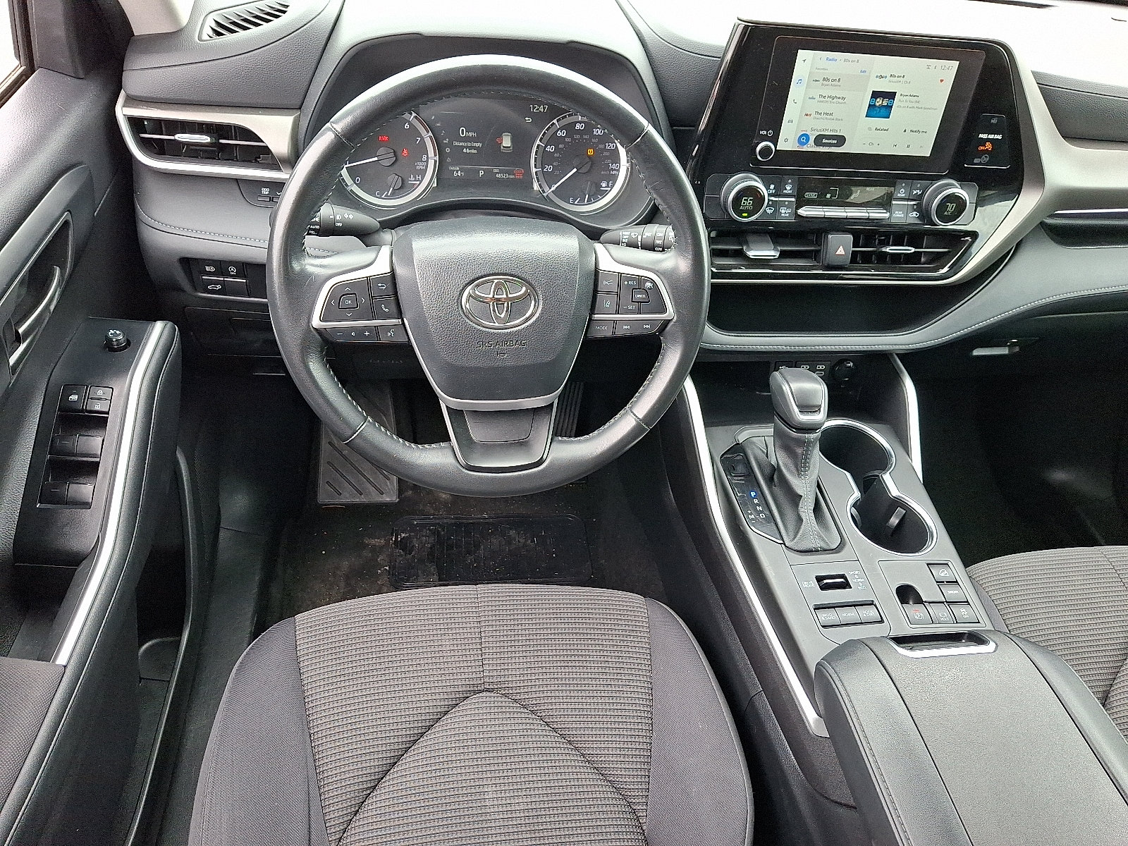 Used 2024 Toyota Highlander LE AWD/4WD image 12