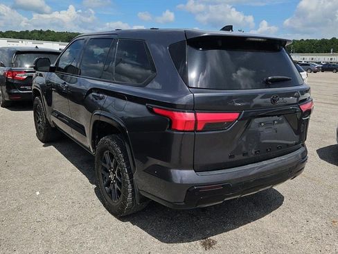 Used 2023 Toyota Sequoia Platinum AWD/4WD image 2