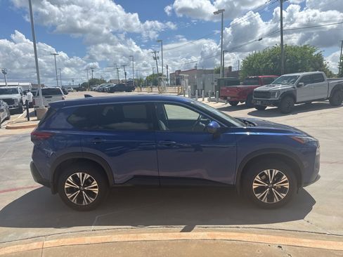 Used 2021 Nissan Rogue SV image 4