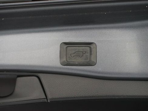 Used 2020 Toyota RAV4 XLE image 34