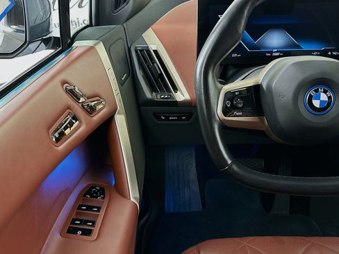 Used 2022 BMW iX xDrive50 w/ Premium Package image 10