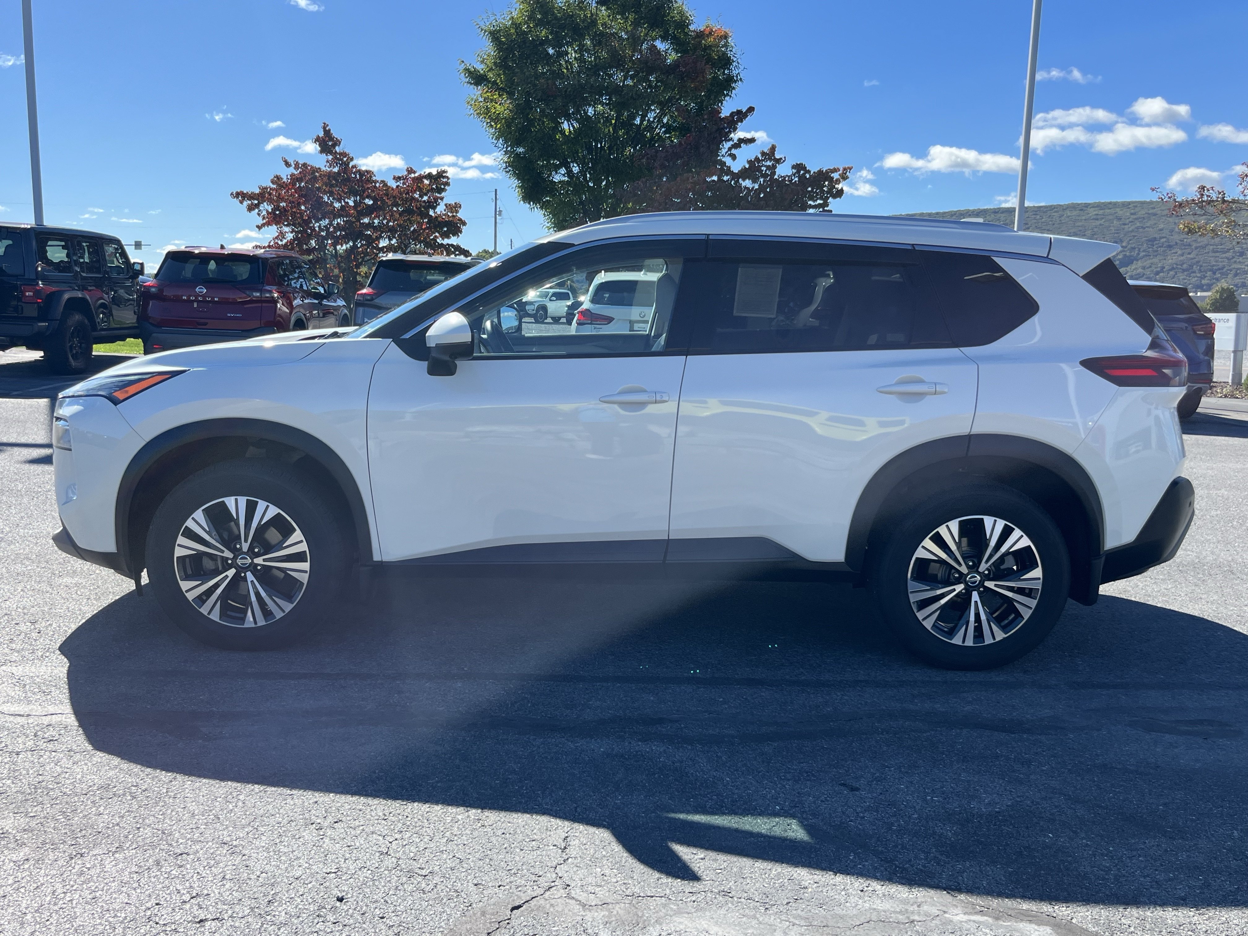 Used 2021 Nissan Rogue SV w/ Premium Package AWD/4WD image 10